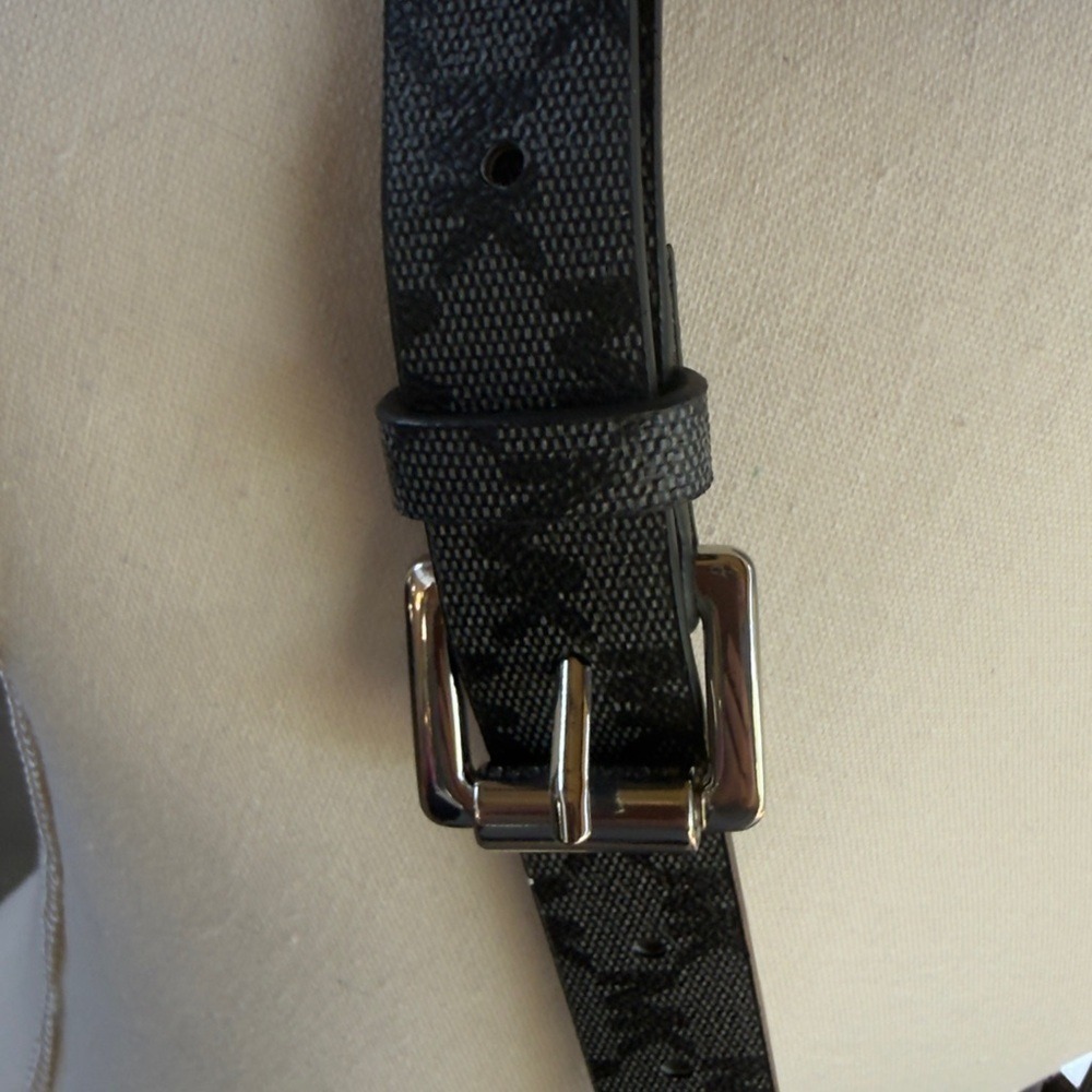 Michael Kors Logo Belt Bag - Picture 5 of 10